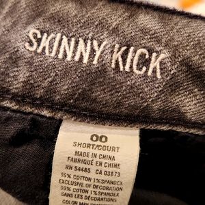 Black 00 American Eagle jeans skinny kick style